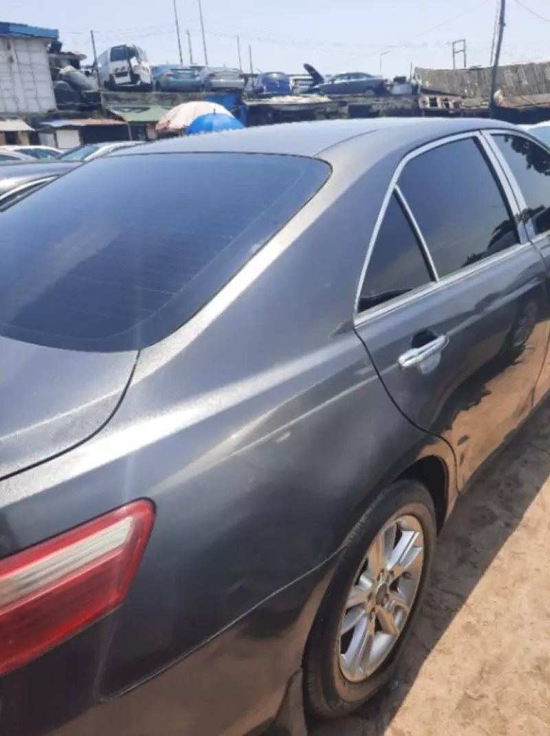Toyota Camry   - 2009