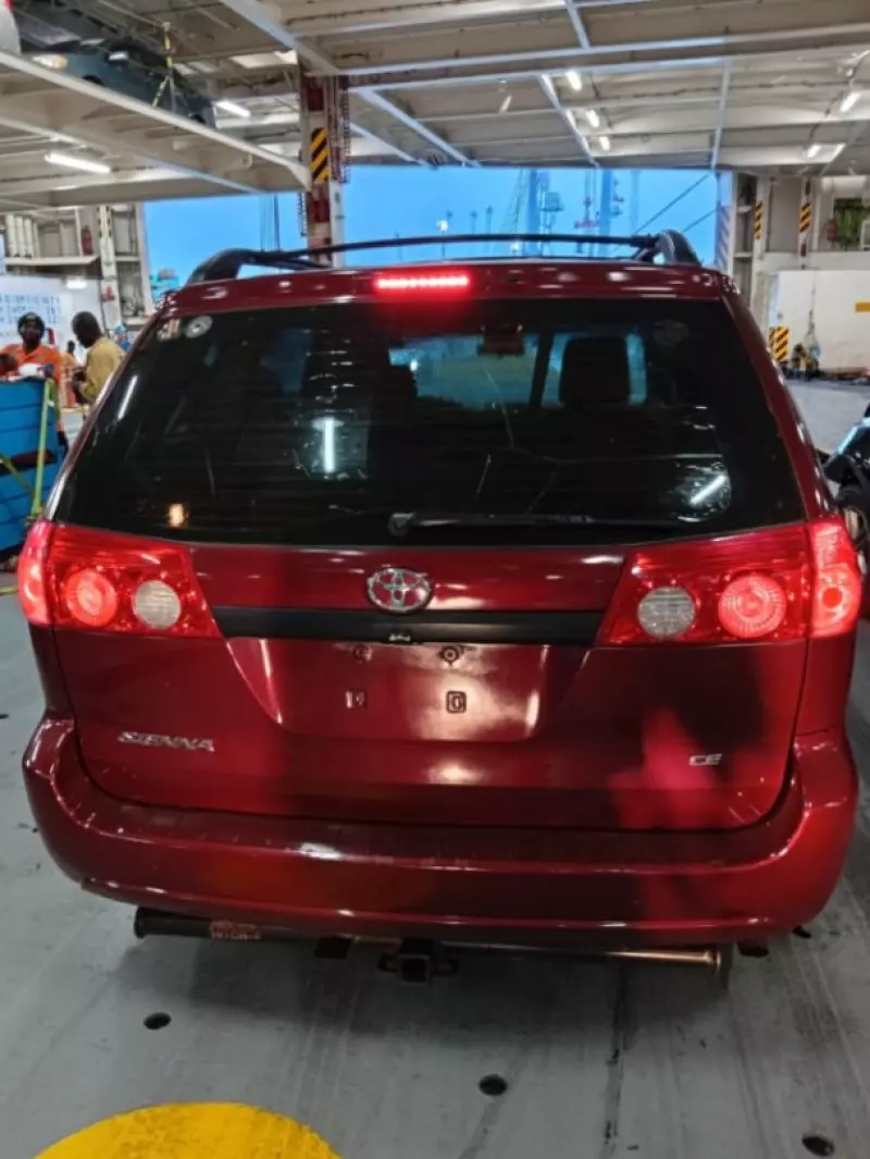 Toyota Sienna   - 2010