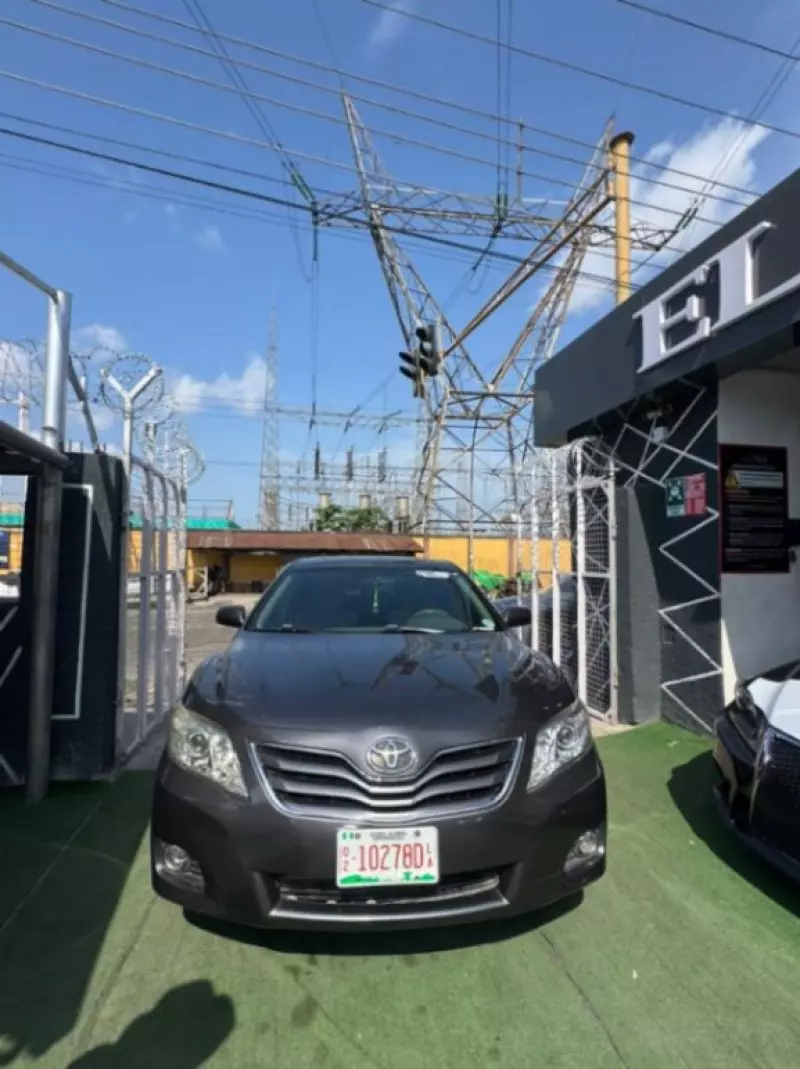 Toyota Camry   - 2010