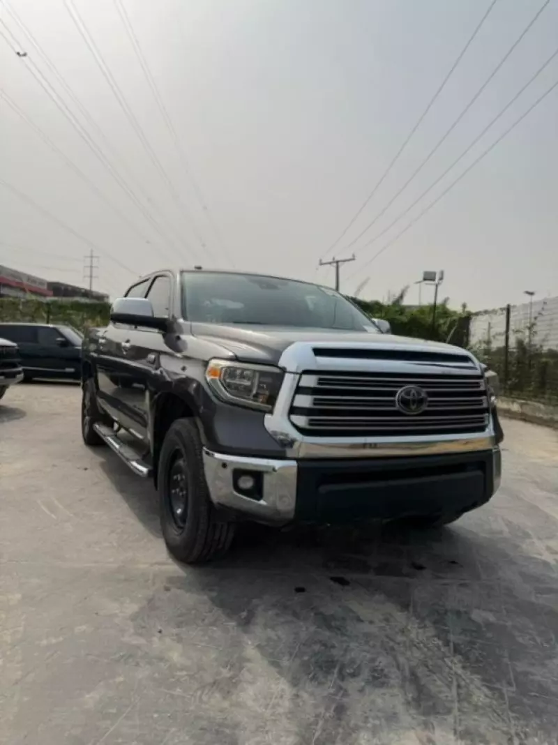 Toyota Tundra   - 2017