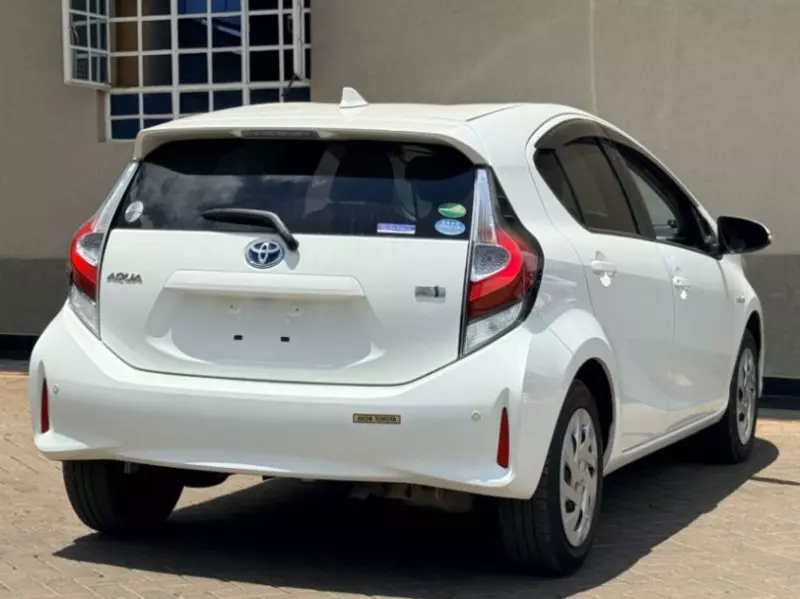 TOYOTA Aqua   - 2018