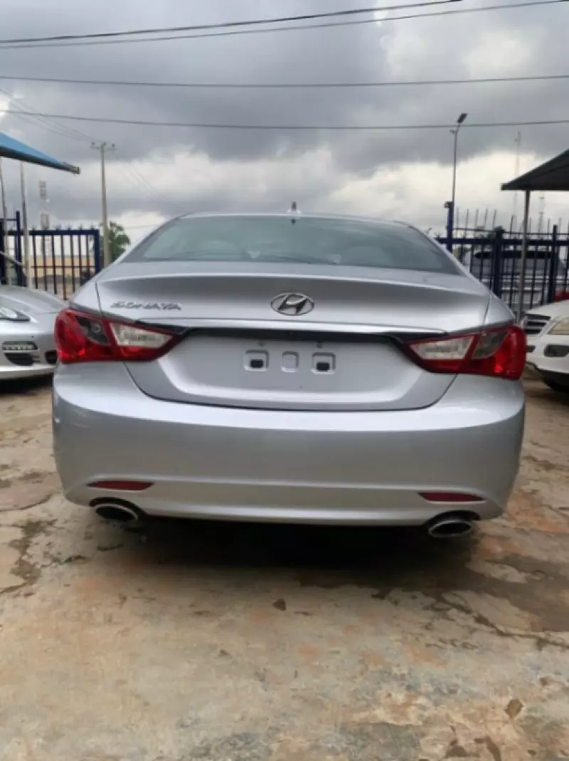 Hyundai Sonata   - 2013