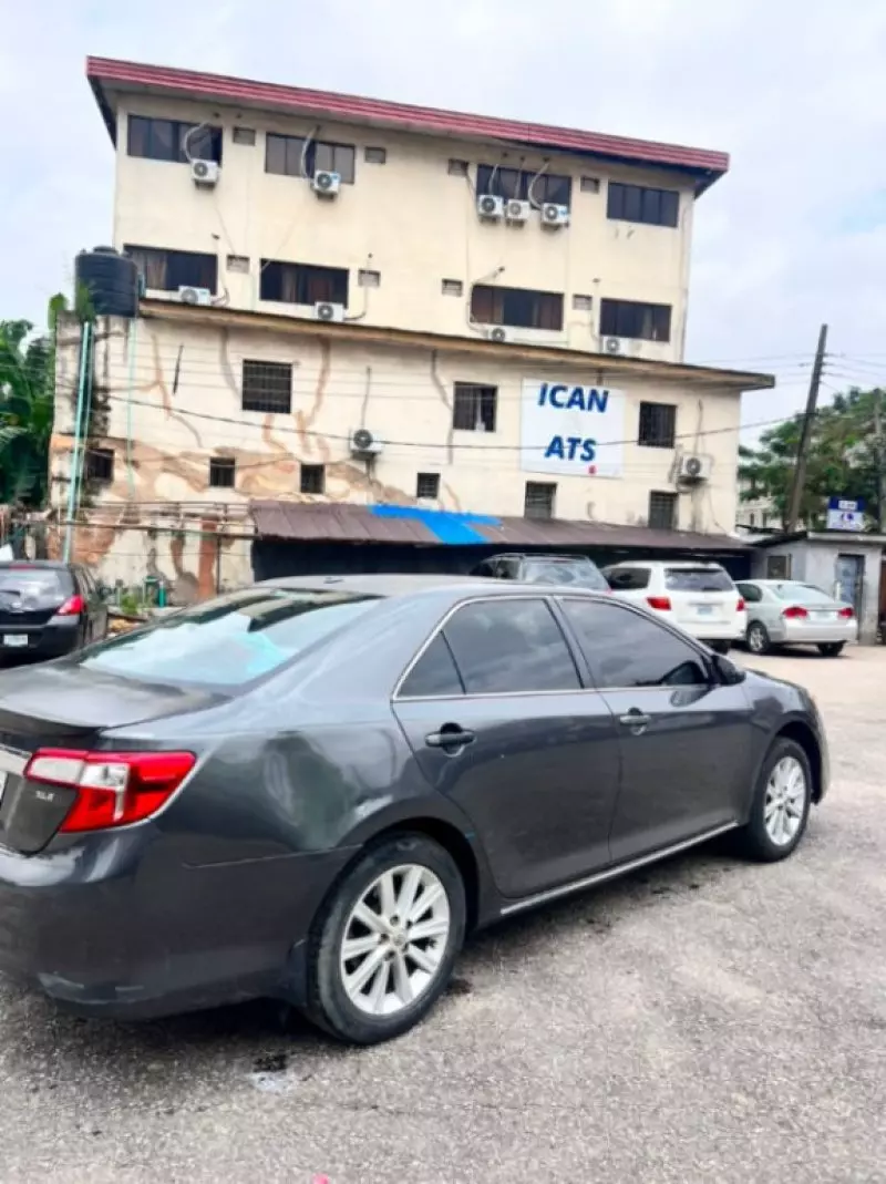 TOYOTA Camry   - 2012