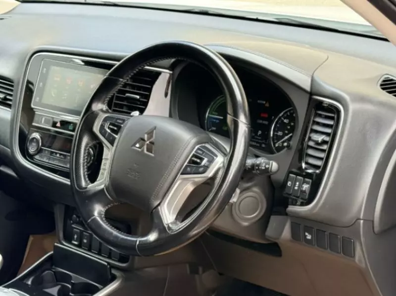 Mitsubishi Outlander hybrid    - 2018