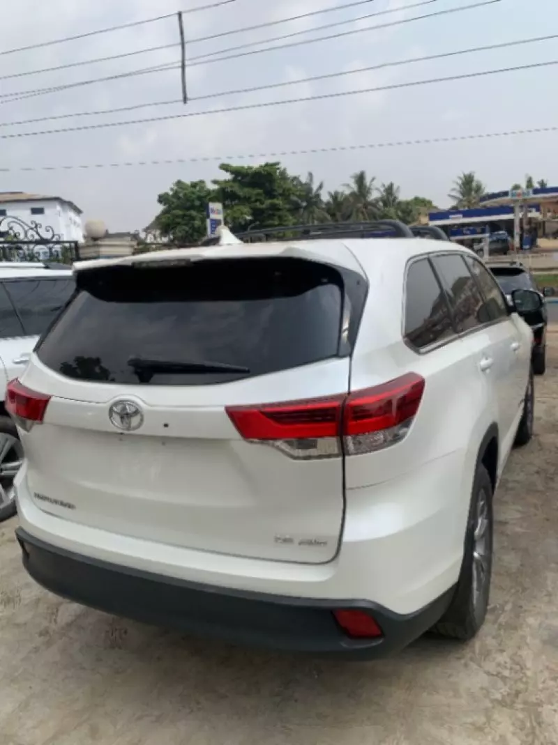 Toyota Highlander   - 2015