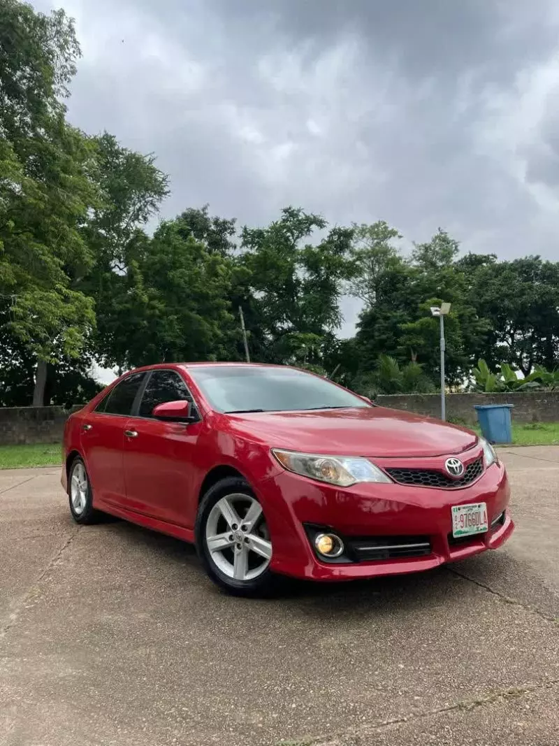 Toyota Camry   - 2013