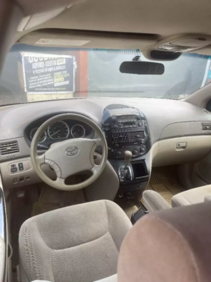 Toyota Sienna   - 2004