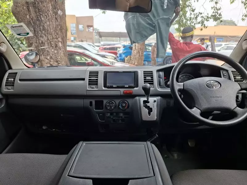 Toyota Hiace   - 2013