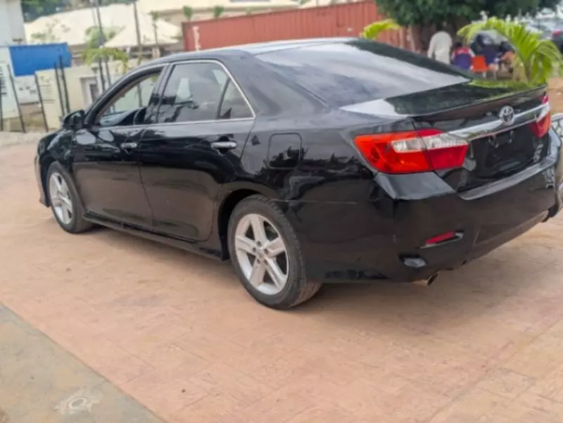 TOYOTA Camry - 2013