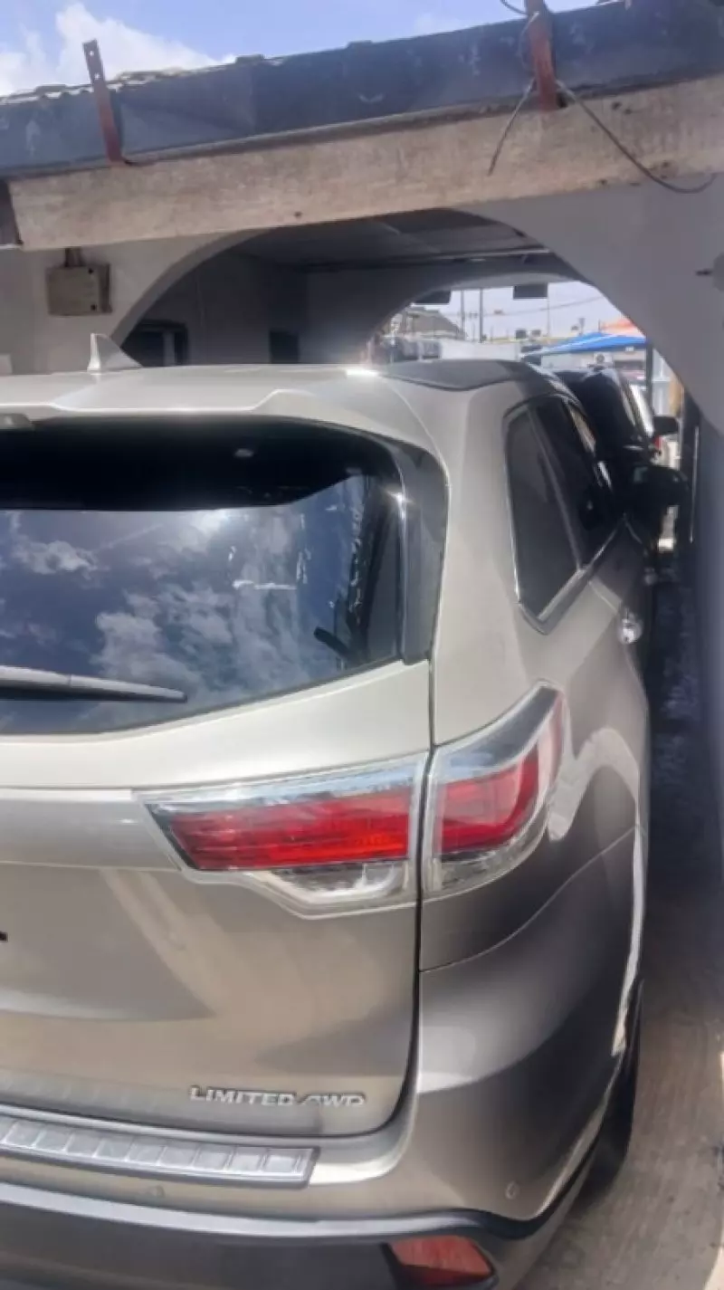 Toyota Highlander   - 2014