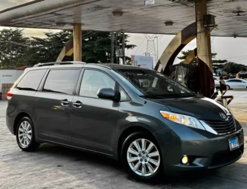 TOYOTA Sienna   - 2014