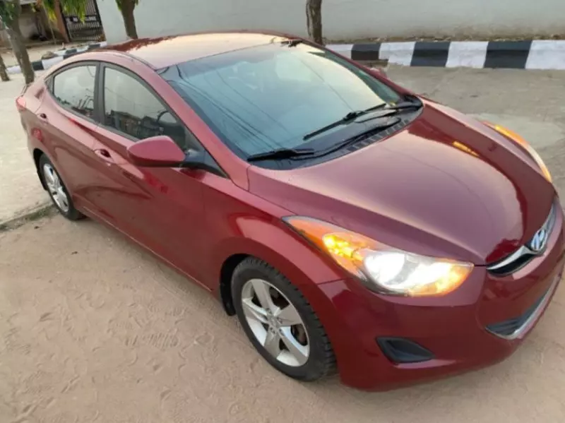 Hyundai Elantra   - 2013