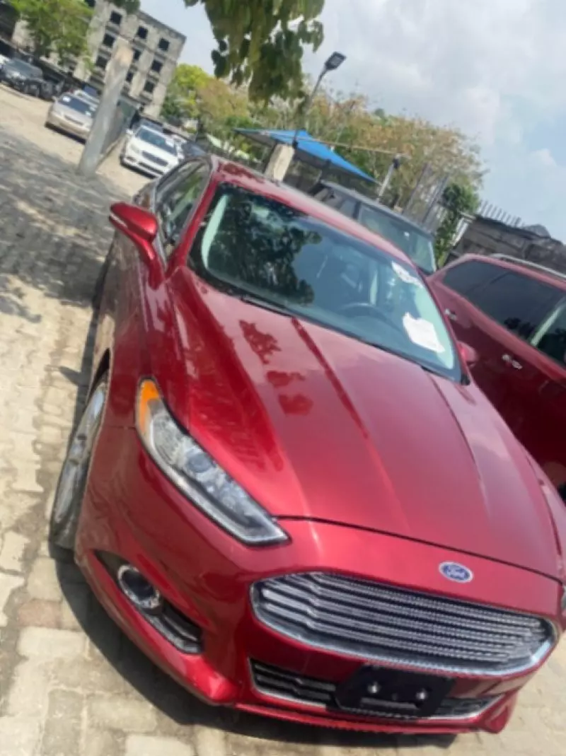 Ford Fusion   - 2016