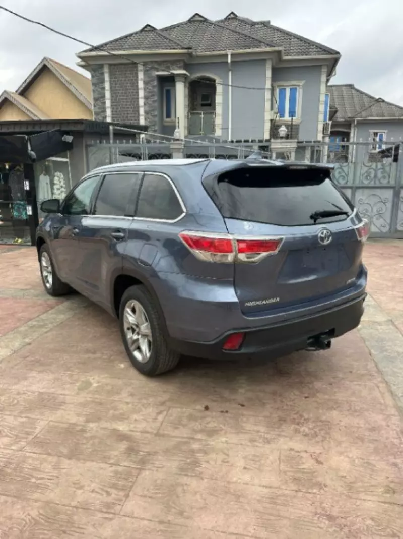 Toyota Highlander   - 2014