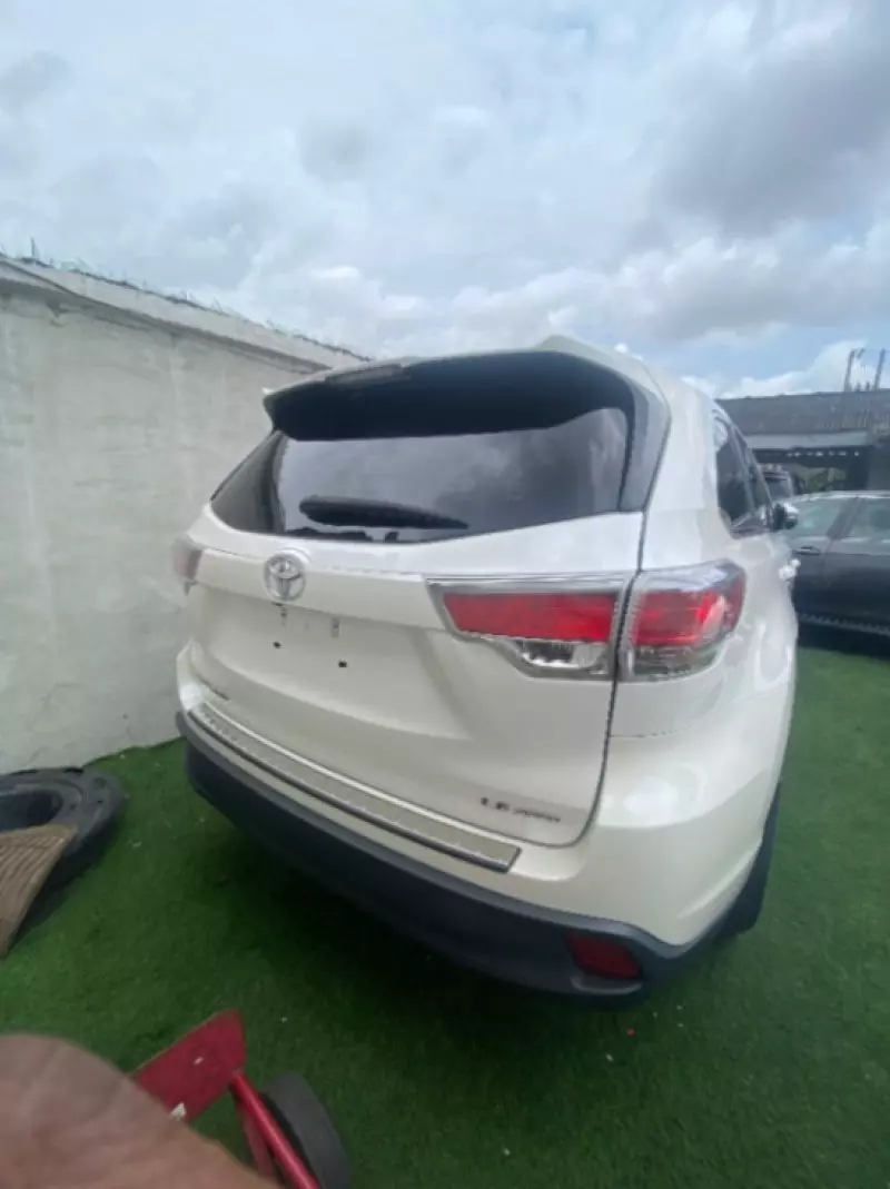 Toyota Highlander   - 2016