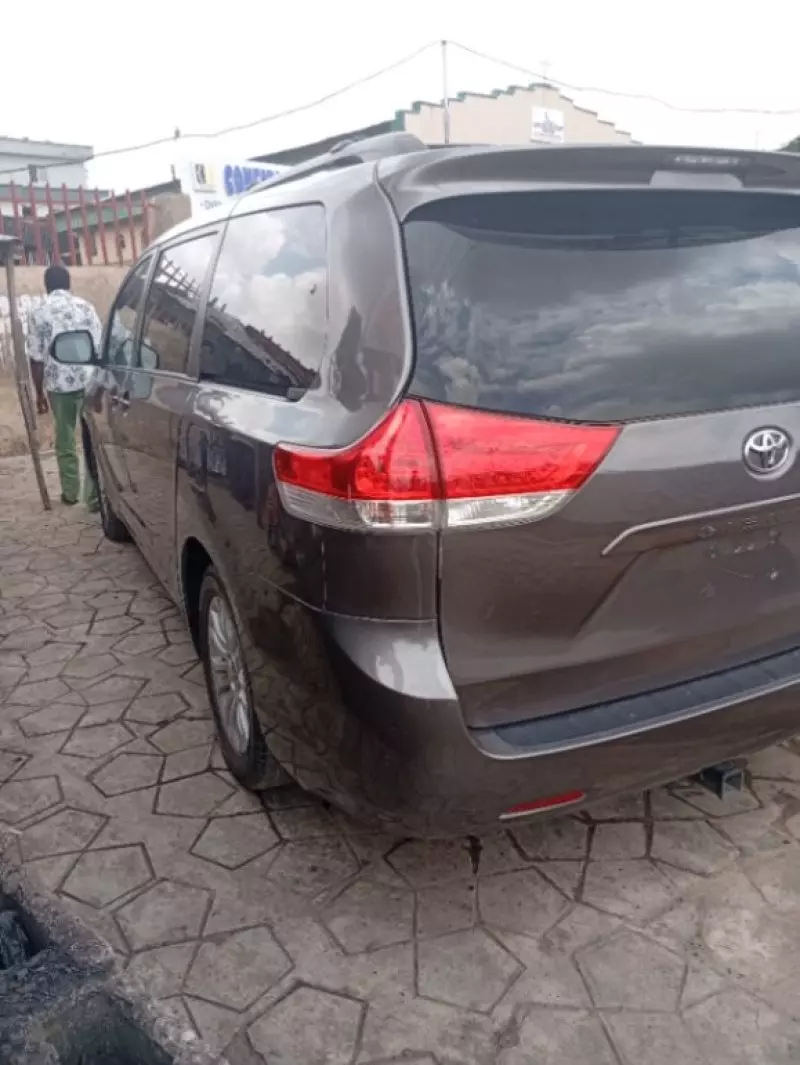 TOYOTA Sienna   - 2014