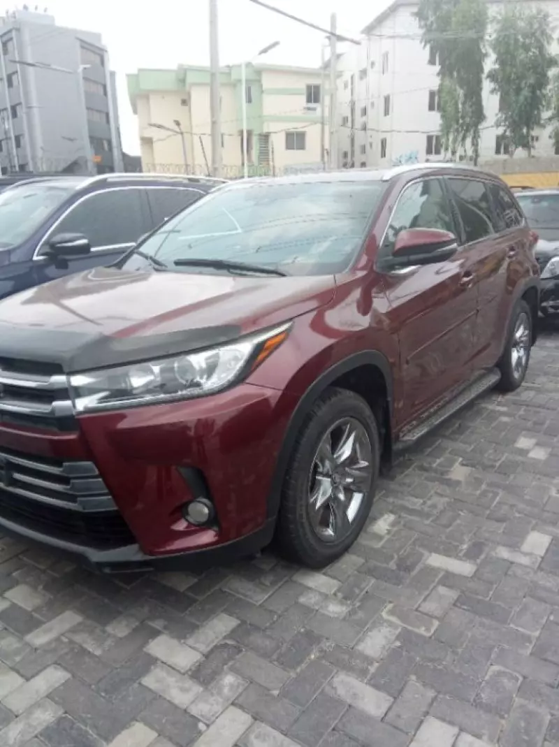 Toyota Highlander   - 2017