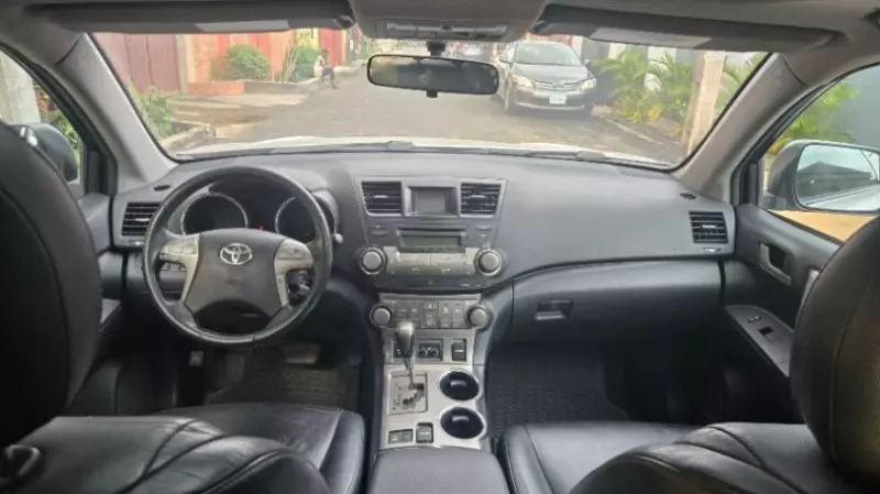 Toyota Highlander   - 2010