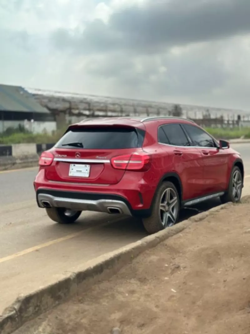 Mercedes-Benz GLA 250   - 2015