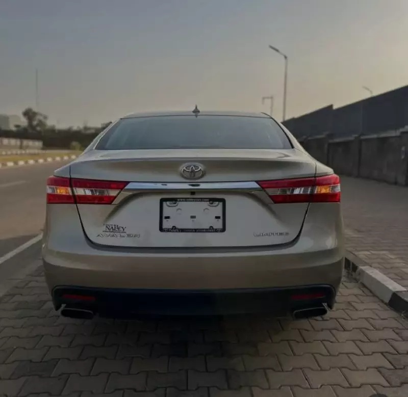Toyota Avalon   - 2015