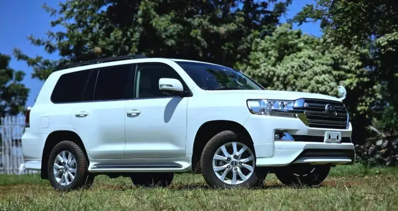 TOYOTA Landcruiser  V8   - 2018