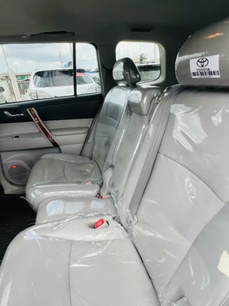 Toyota Highlander   - 2012