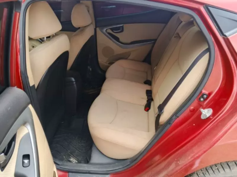 Hyundai Elantra   - 2013