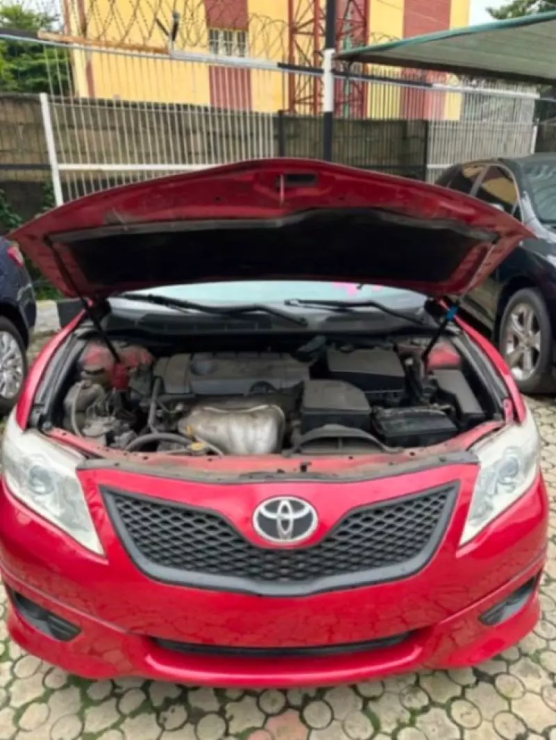TOYOTA Camry - 2010