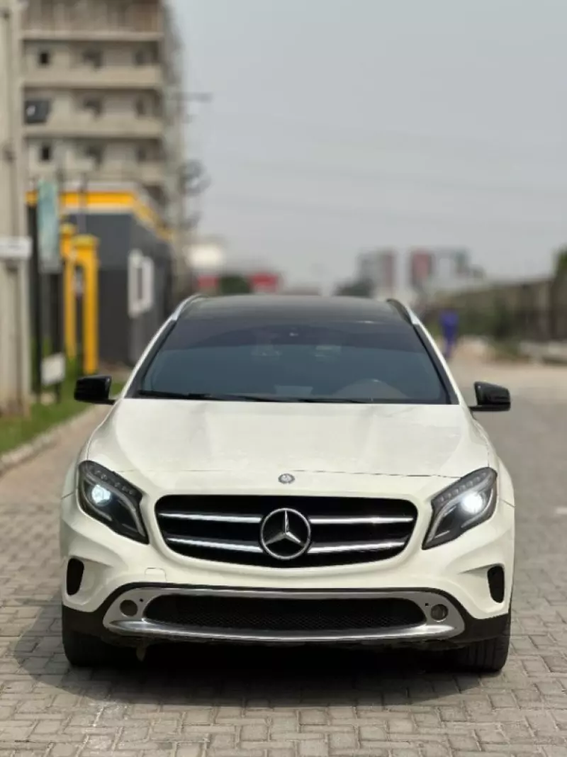 Mercedes-Benz GLA-Class   - 2015
