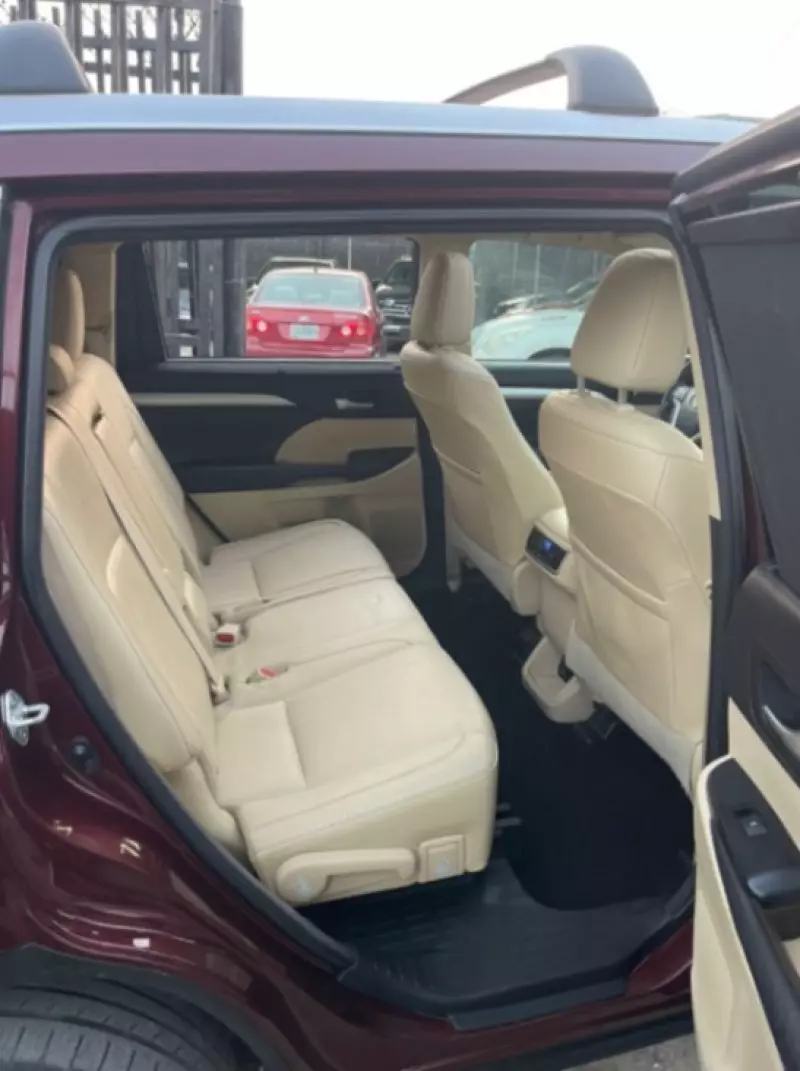 Toyota Highlander   - 2016