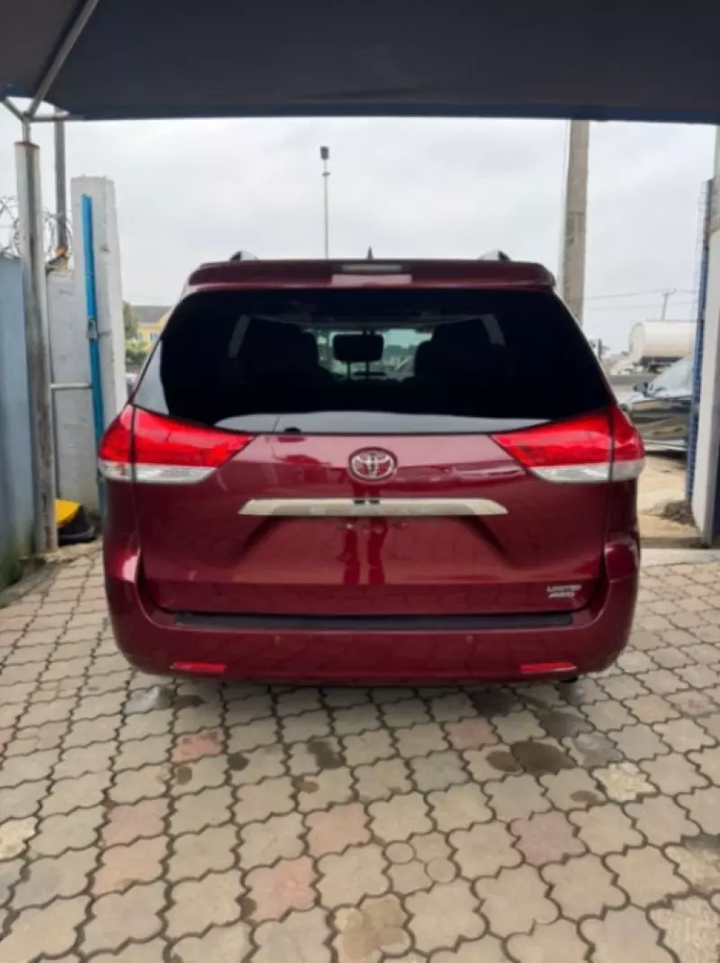 TOYOTA Sienna - 2014