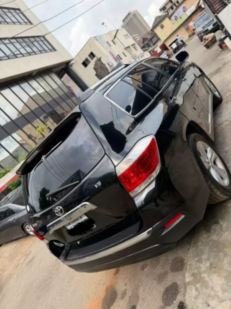 TOYOTA Highlander   - 2010