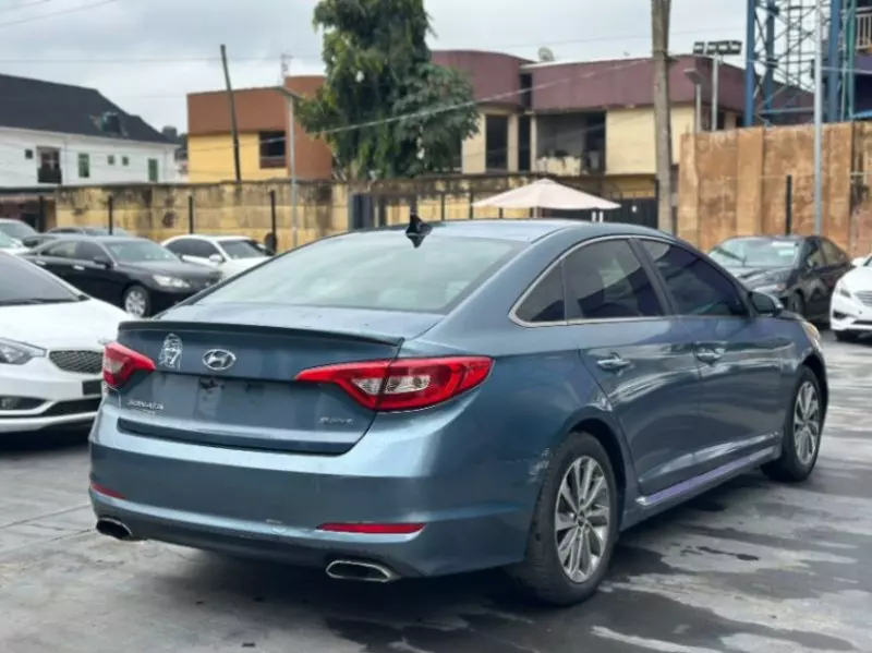 Hyundai Sonata   - 2015