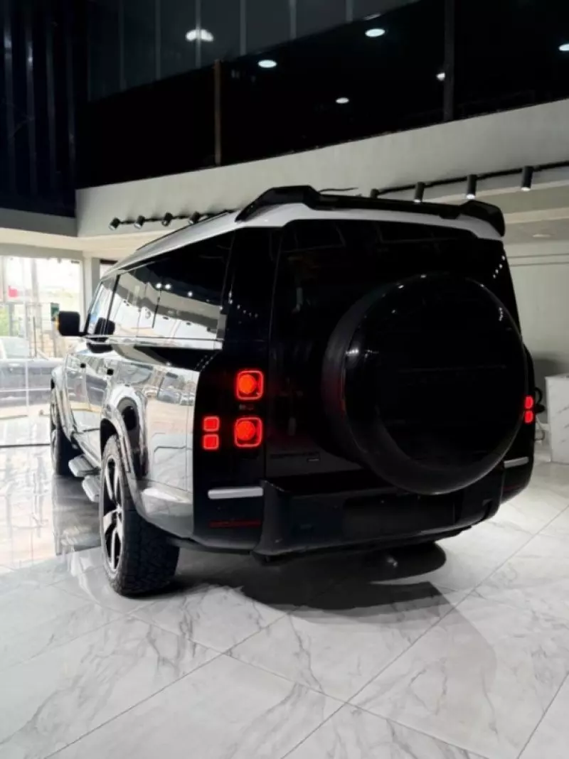 Land Rover Defender   - 2023