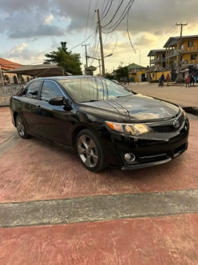 Toyota Camry   - 2012