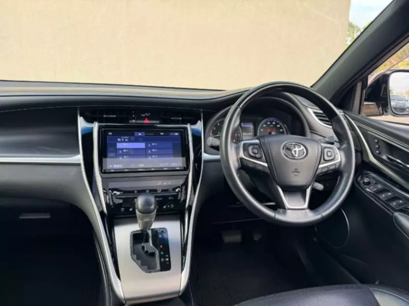 Toyota Harrier   - 2019