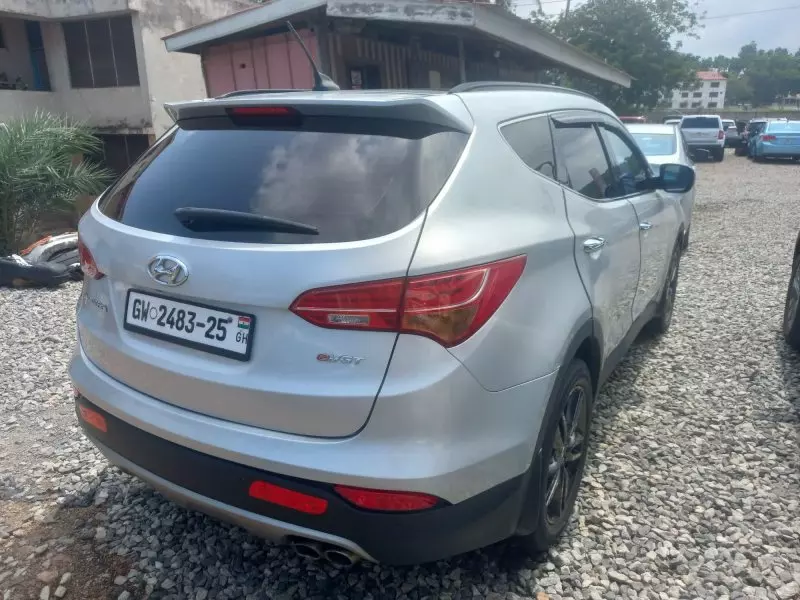 Hyundai Santa Fe   - 2013