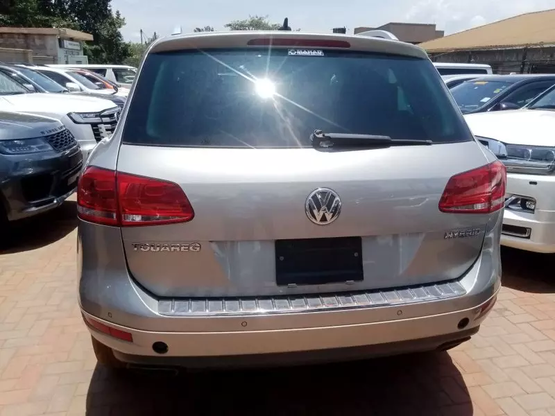 Volkswagen Touareg   - 2012