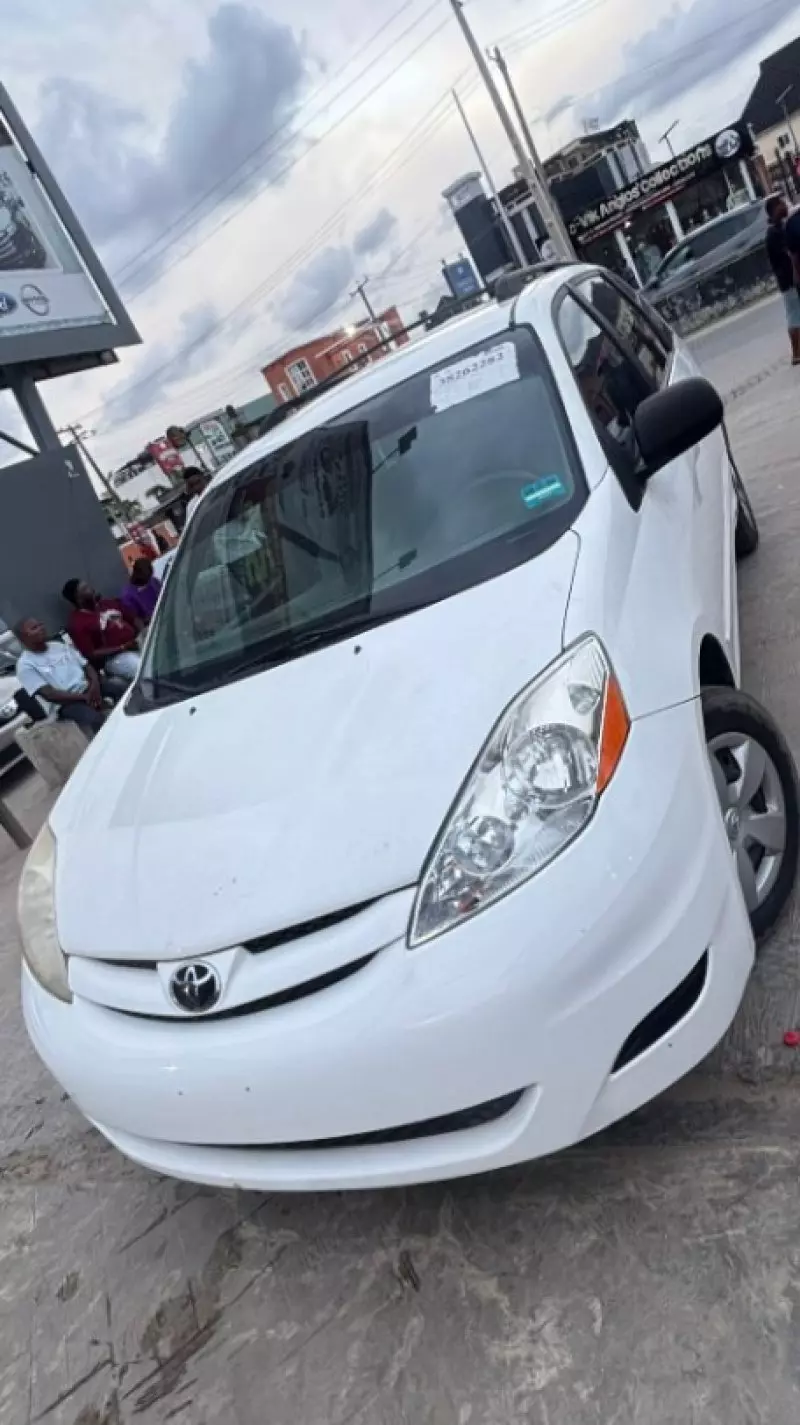 Toyota Sienna   - 2008