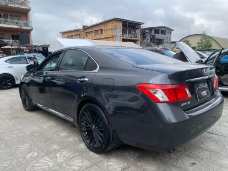 Lexus ES   - 2010