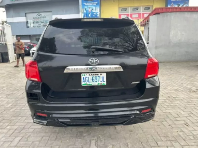 Toyota Highlander   - 2011