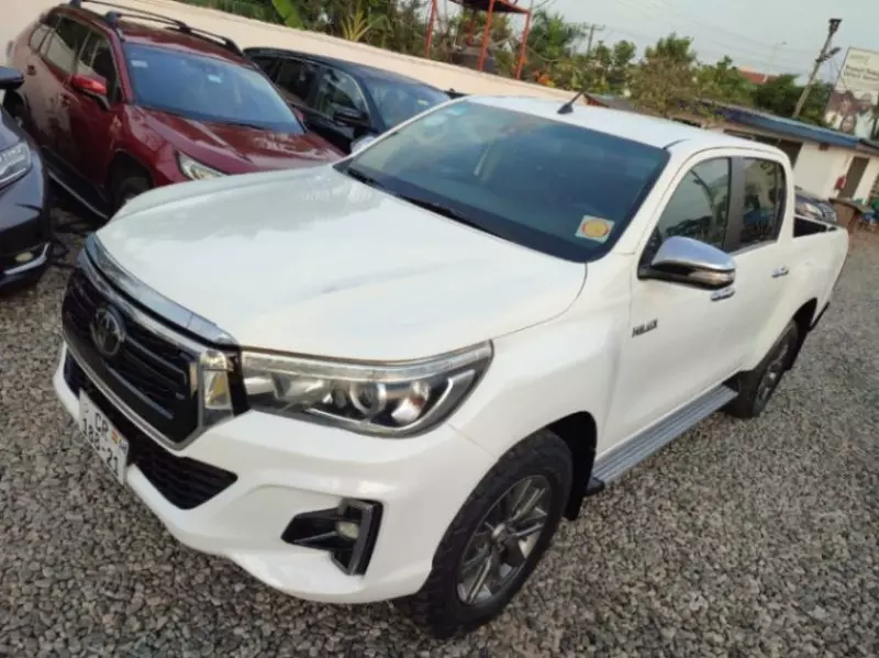 Toyota Hilux   - 2021