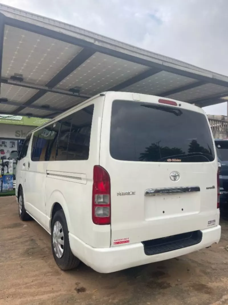 Toyota Hiace   - 2016