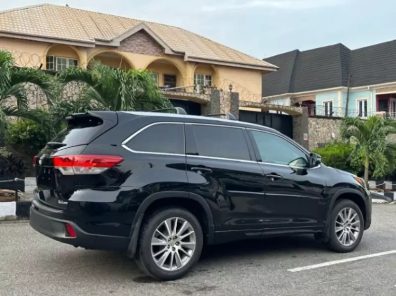 Toyota Highlander   - 2015