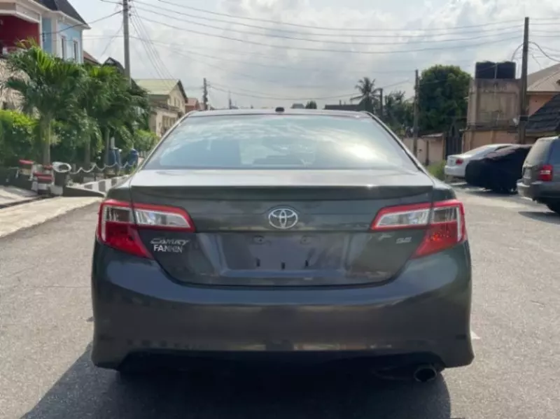Toyota Camry   - 2012