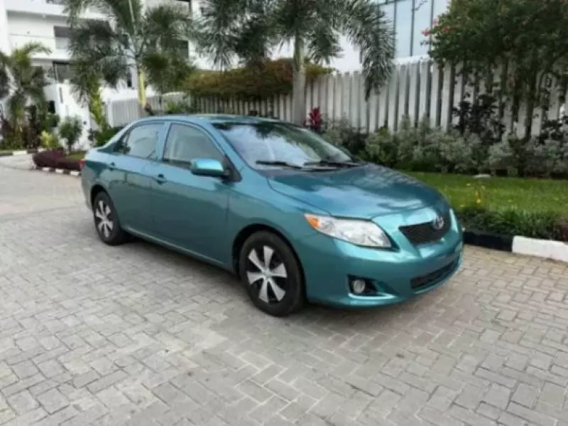 TOYOTA Corolla   - 2010