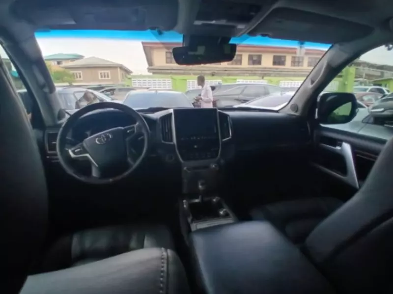 Toyota Land Cruiser   - 2019