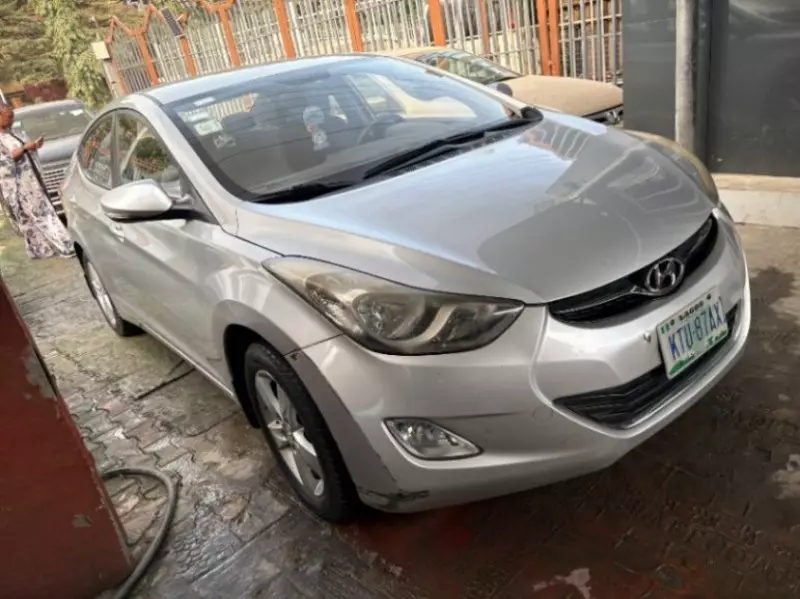 Hyundai ELANTRA 1,6L BVA GLS New   - 2013