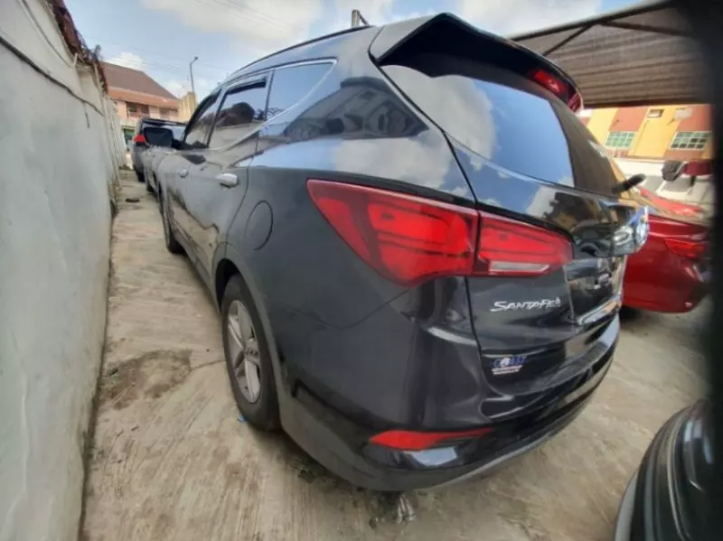 Hyundai Santa Fe - 2017