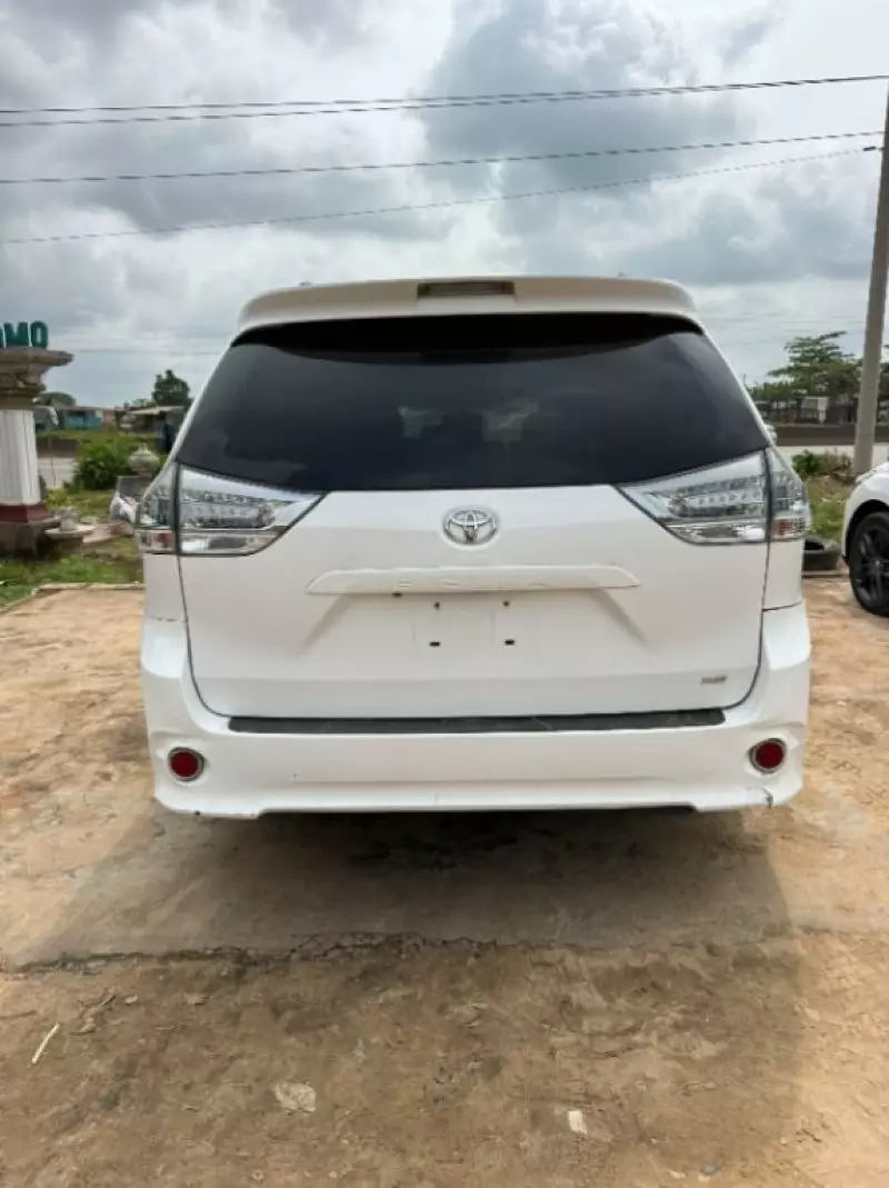 TOYOTA Sienna   - 2017